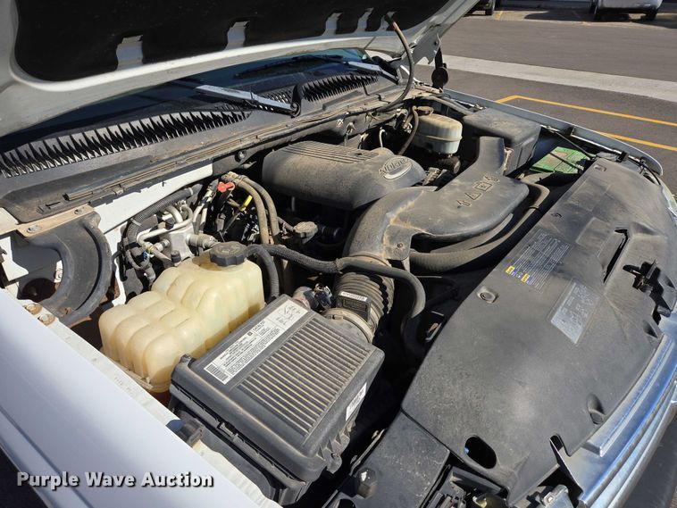 image for item DY1450 2004 Chevrolet Suburban 1500 SUV