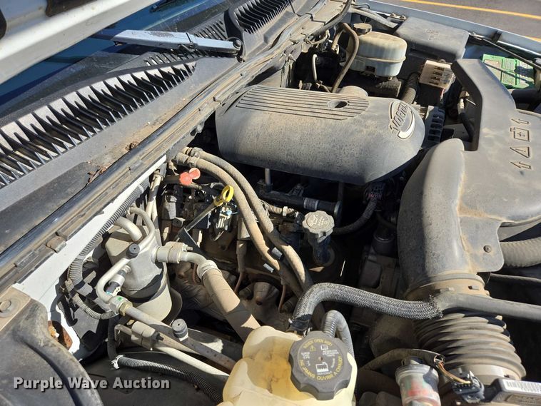 image for item DY1450 2004 Chevrolet Suburban 1500 SUV