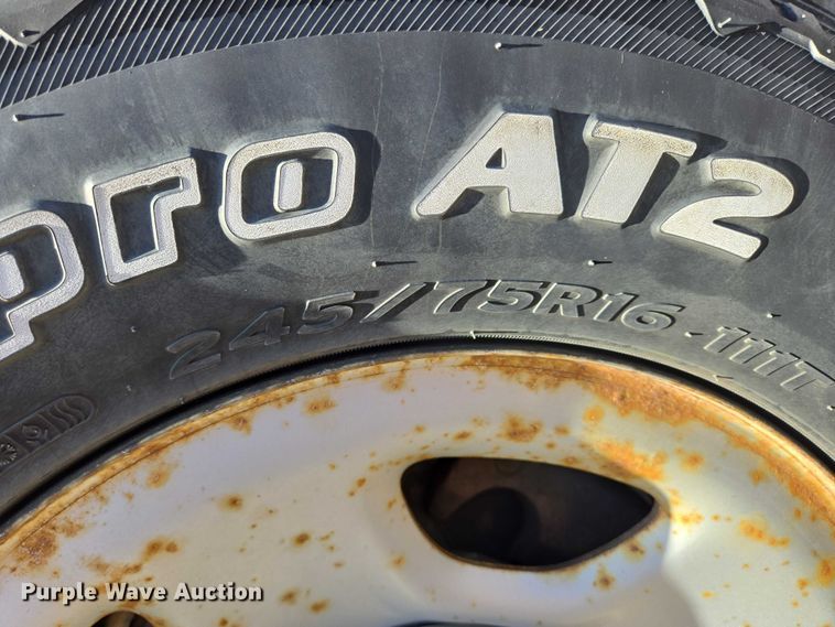 image for item DY1450 2004 Chevrolet Suburban 1500 SUV