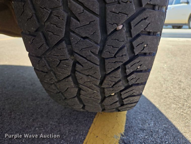 image for item DY1450 2004 Chevrolet Suburban 1500 SUV