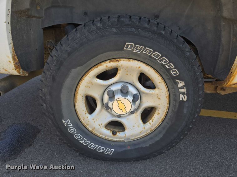 image for item DY1450 2004 Chevrolet Suburban 1500 SUV