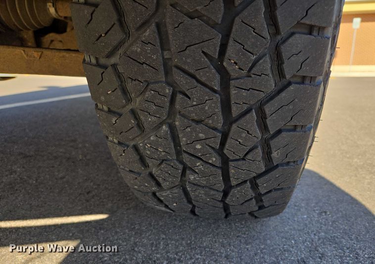 image for item DY1450 2004 Chevrolet Suburban 1500 SUV