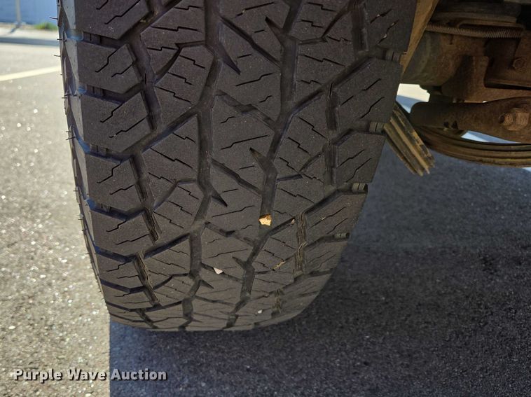 image for item DY1450 2004 Chevrolet Suburban 1500 SUV