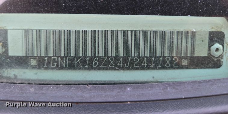 image for item DY1450 2004 Chevrolet Suburban 1500 SUV