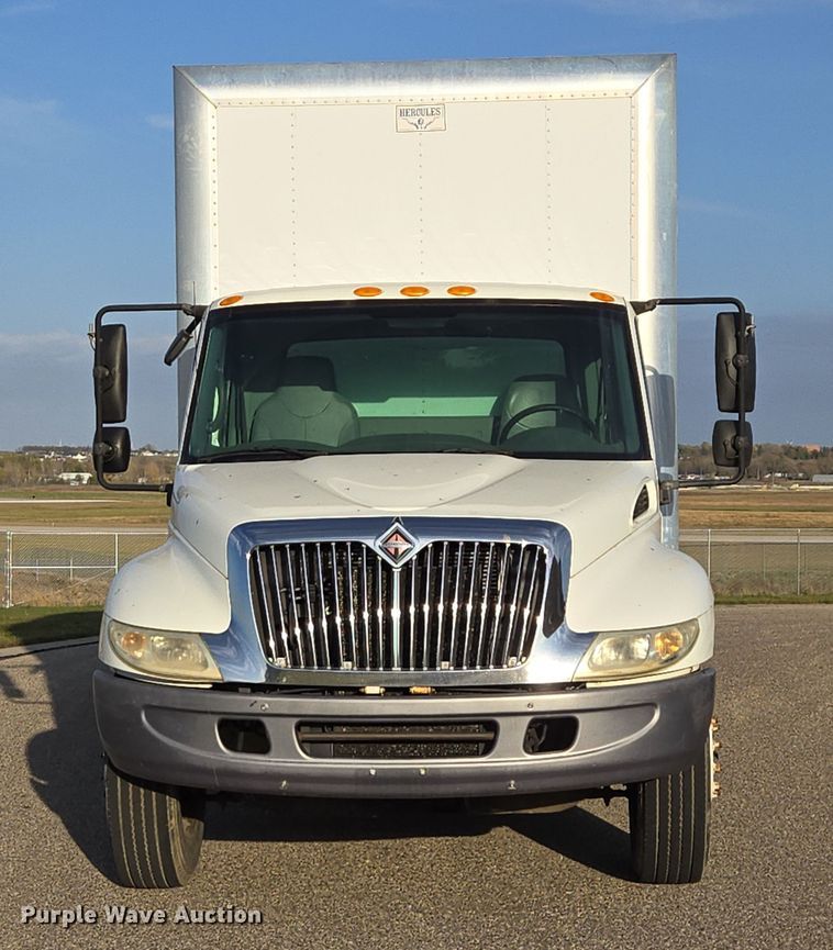 image for item DY1459 2004 International 4300 box truck