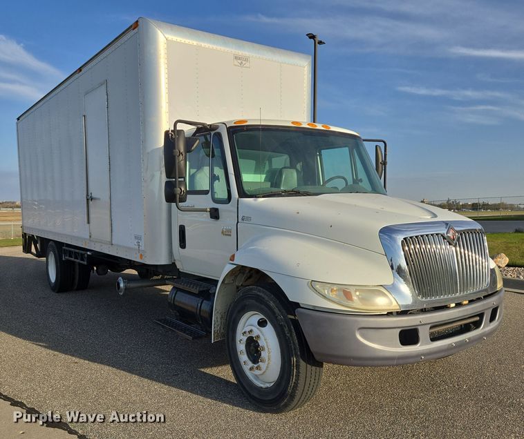 image for item DY1459 2004 International 4300 box truck