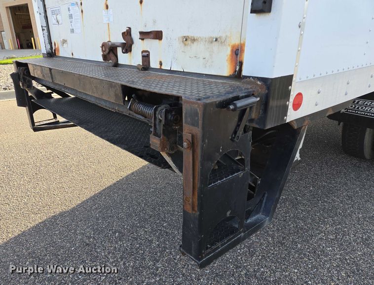 image for item DY1459 2004 International 4300 box truck