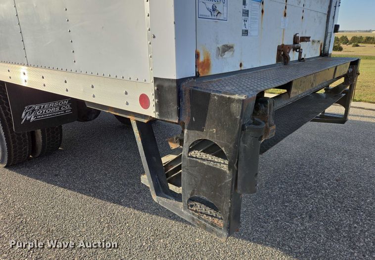 image for item DY1459 2004 International 4300 box truck