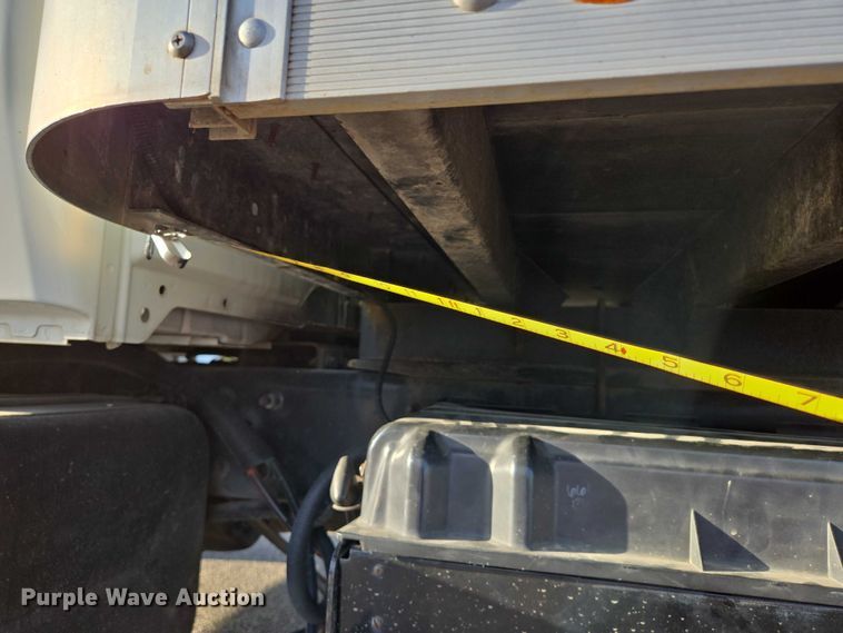 image for item DY1459 2004 International 4300 box truck