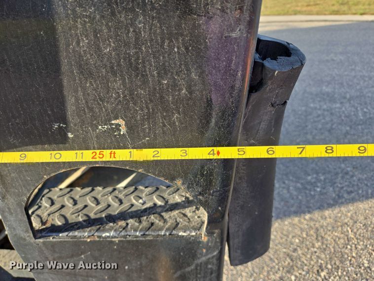 image for item DY1459 2004 International 4300 box truck