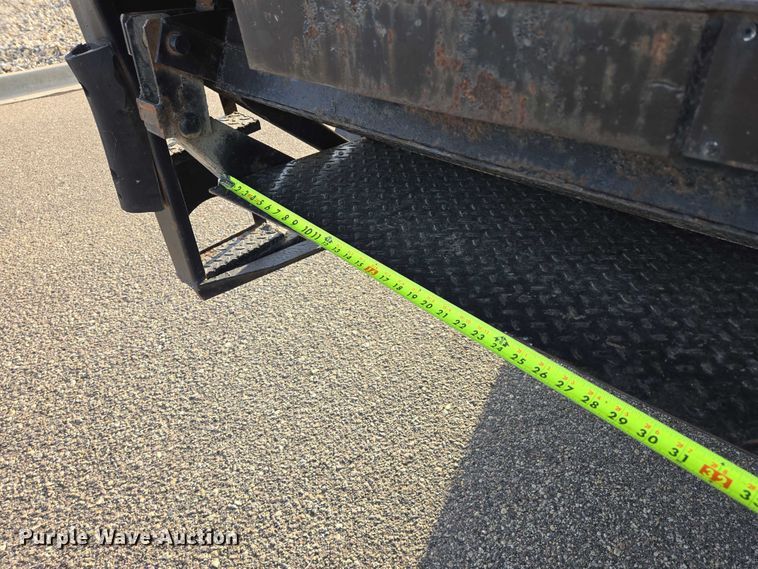 image for item DY1459 2004 International 4300 box truck