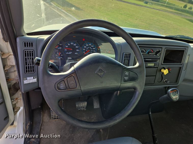 image for item DY1459 2004 International 4300 box truck