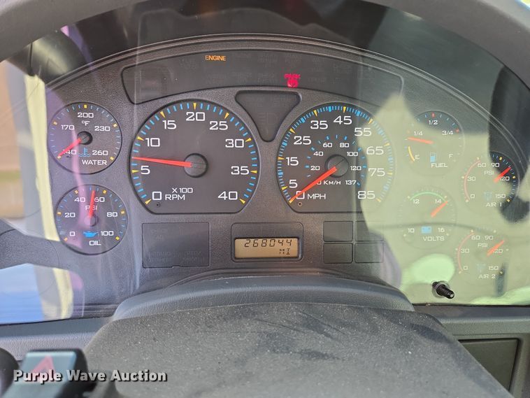 image for item DY1459 2004 International 4300 box truck