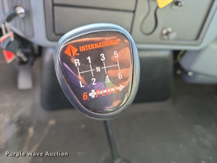 image for item DY1459 2004 International 4300 box truck