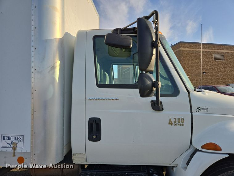 image for item DY1459 2004 International 4300 box truck