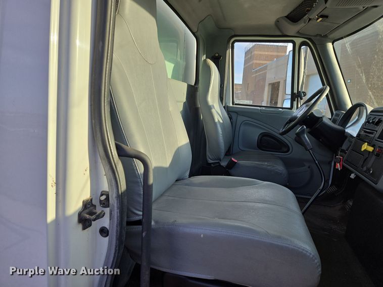 image for item DY1459 2004 International 4300 box truck