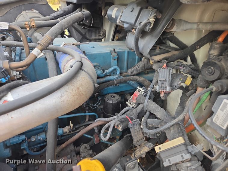 image for item DY1459 2004 International 4300 box truck