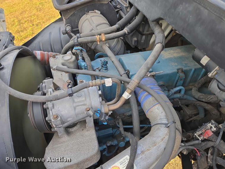 image for item DY1459 2004 International 4300 box truck