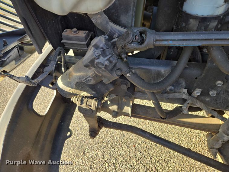 image for item DY1459 2004 International 4300 box truck