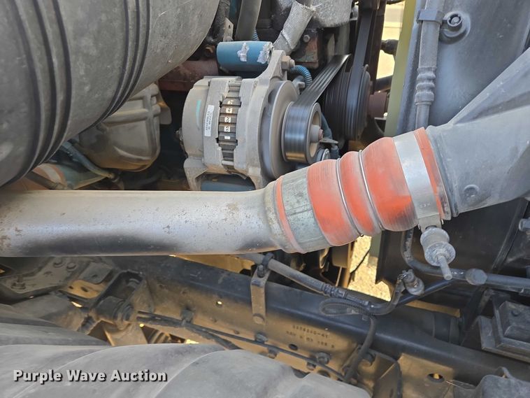 image for item DY1459 2004 International 4300 box truck