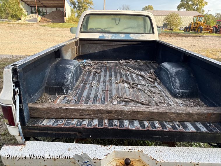 image for item DY8281 1986 Chevrolet C20 