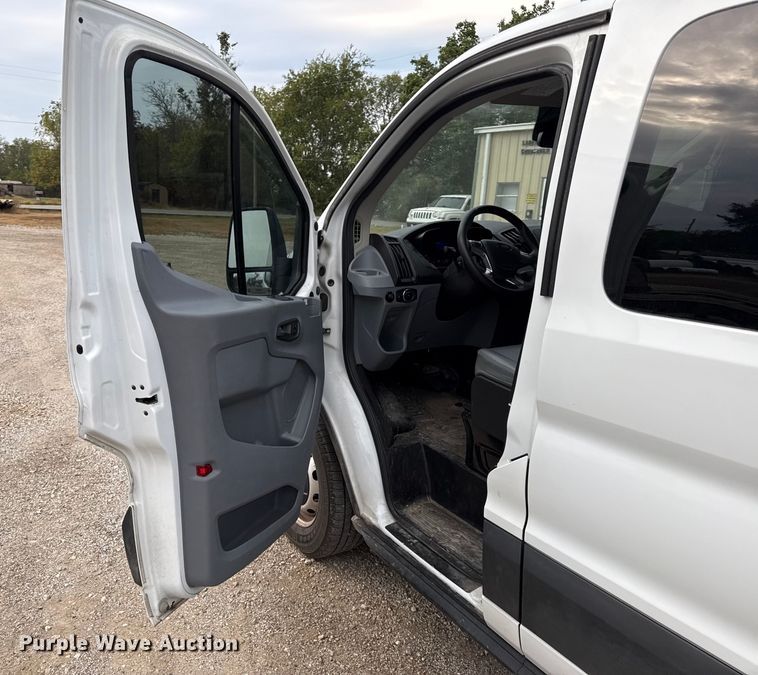 image for item DY8298 2019 Ford Transit 150 van
