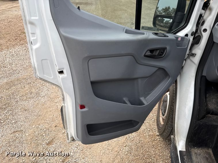 image for item DY8298 2019 Ford Transit 150 van