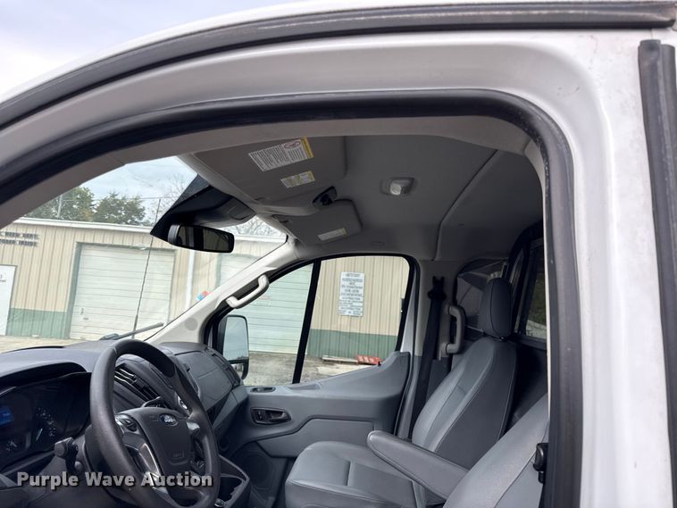 image for item DY8298 2019 Ford Transit 150 van