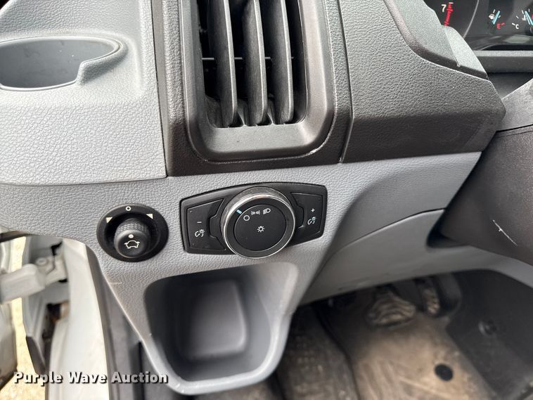 image for item DY8298 2019 Ford Transit 150 van