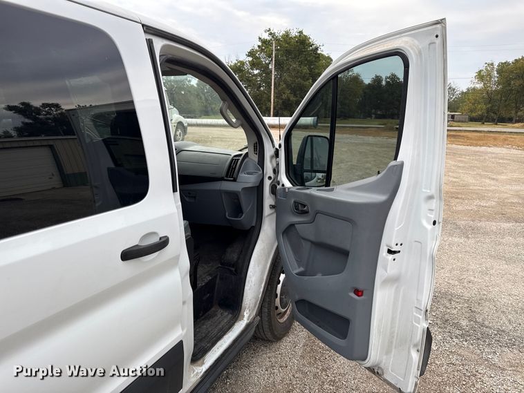image for item DY8298 2019 Ford Transit 150 van
