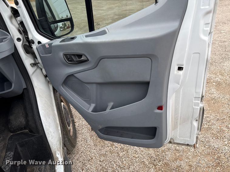 image for item DY8298 2019 Ford Transit 150 van