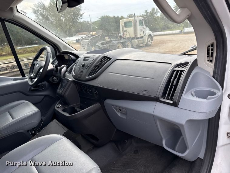 image for item DY8298 2019 Ford Transit 150 van