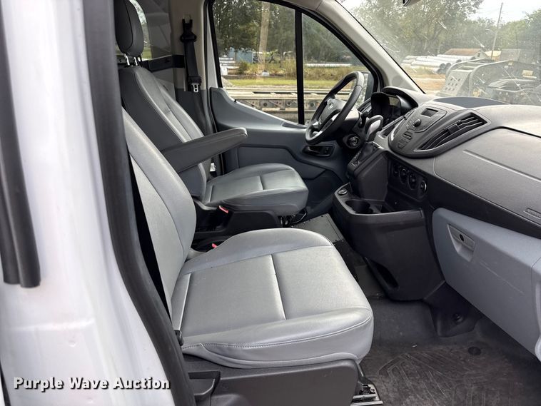 image for item DY8298 2019 Ford Transit 150 van