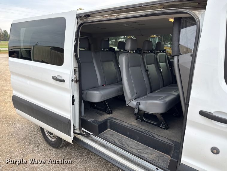 image for item DY8298 2019 Ford Transit 150 van
