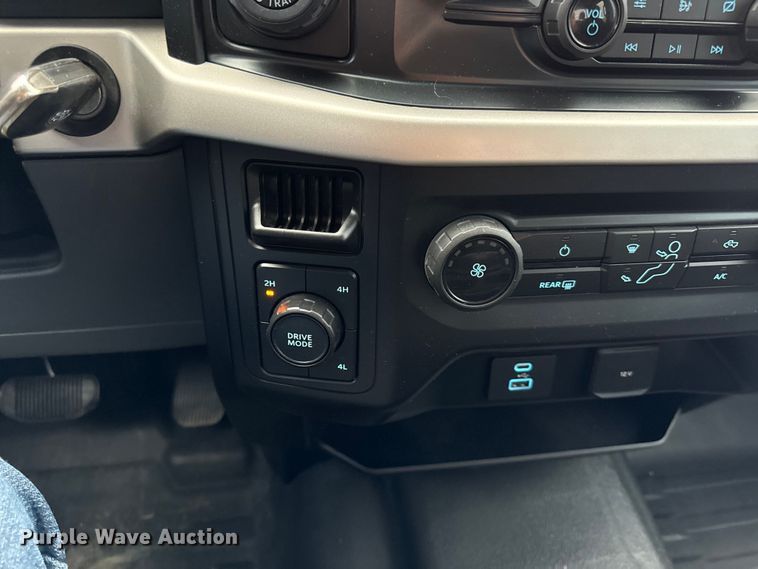 image for item DY8299 2021 Ford F150 XL SuperCrew pickup truck