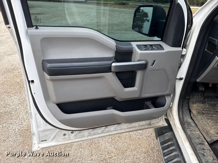 image for item DY8301 2016 Ford F150 XLT SuperCrew pickup truck