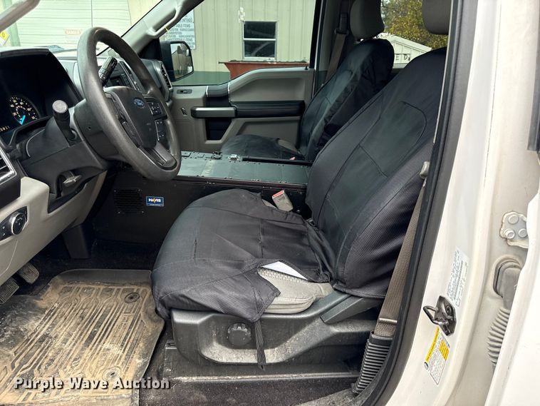 image for item DY8301 2016 Ford F150 XLT SuperCrew pickup truck