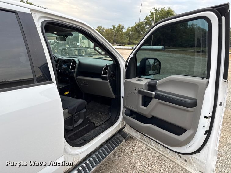 image for item DY8301 2016 Ford F150 XLT SuperCrew pickup truck