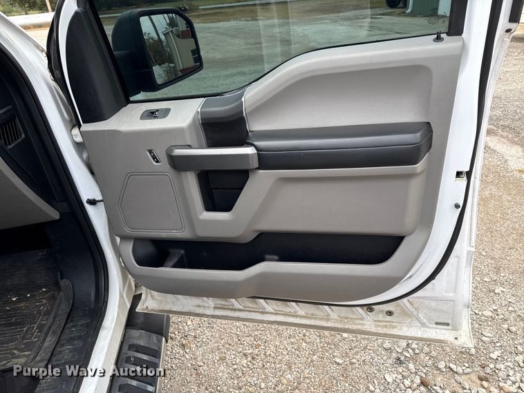 image for item DY8301 2016 Ford F150 XLT SuperCrew pickup truck