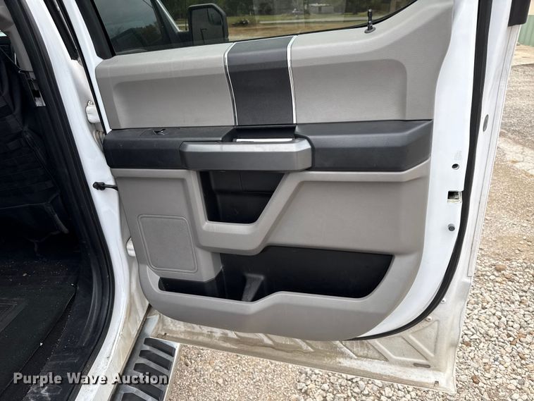 image for item DY8301 2016 Ford F150 XLT SuperCrew pickup truck