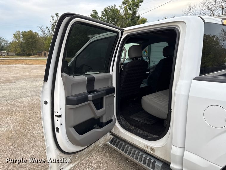 image for item DY8301 2016 Ford F150 XLT SuperCrew pickup truck