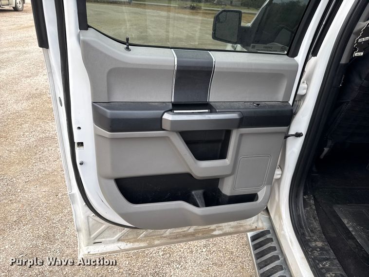 image for item DY8301 2016 Ford F150 XLT SuperCrew pickup truck