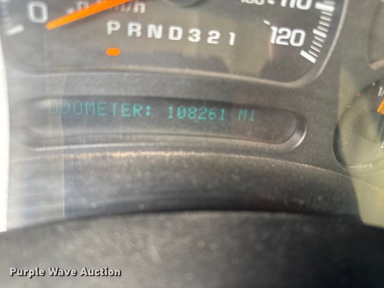 image for item DY8304 2006 Chevrolet Silverado 3500 flatbed pickup truck