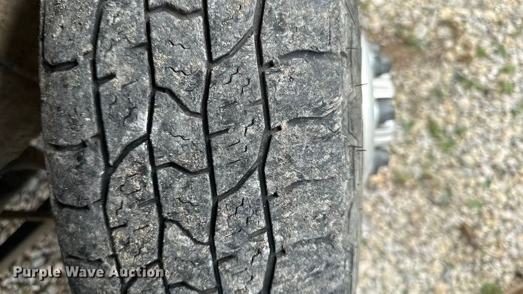 image for item DY8304 2006 Chevrolet Silverado 3500 flatbed pickup truck