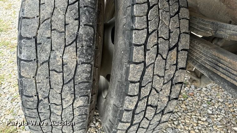 image for item DY8304 2006 Chevrolet Silverado 3500 flatbed pickup truck