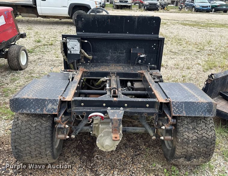 image for item DY8306  (2) Cushman Turf-Truckster utility vehicles