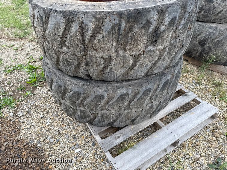 image for item DY8307 (4) Caterpillar IT14G 17.5R25 foam-filled tires and wheels