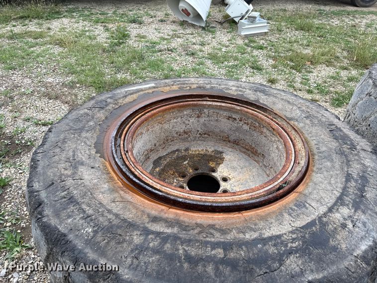 image for item DY8307 (4) Caterpillar IT14G 17.5R25 foam-filled tires and wheels