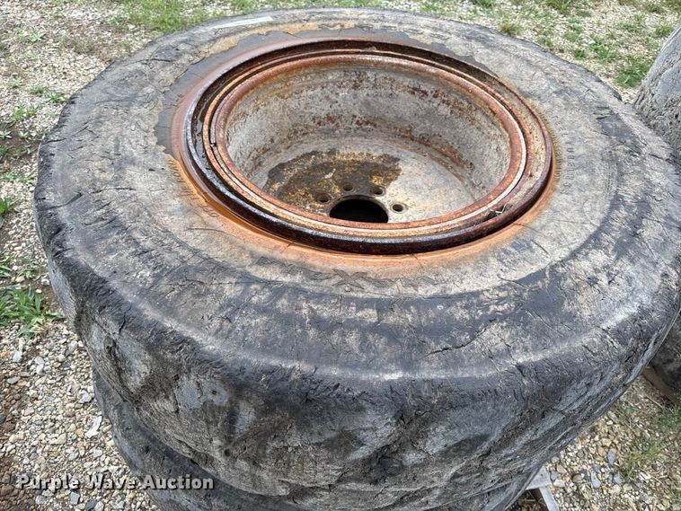 image for item DY8307 (4) Caterpillar IT14G 17.5R25 foam-filled tires and wheels