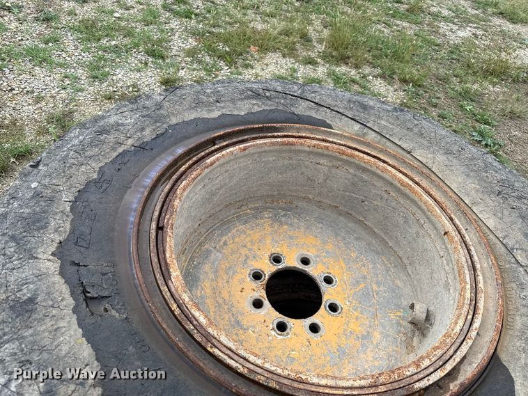 image for item DY8307 (4) Caterpillar IT14G 17.5R25 foam-filled tires and wheels